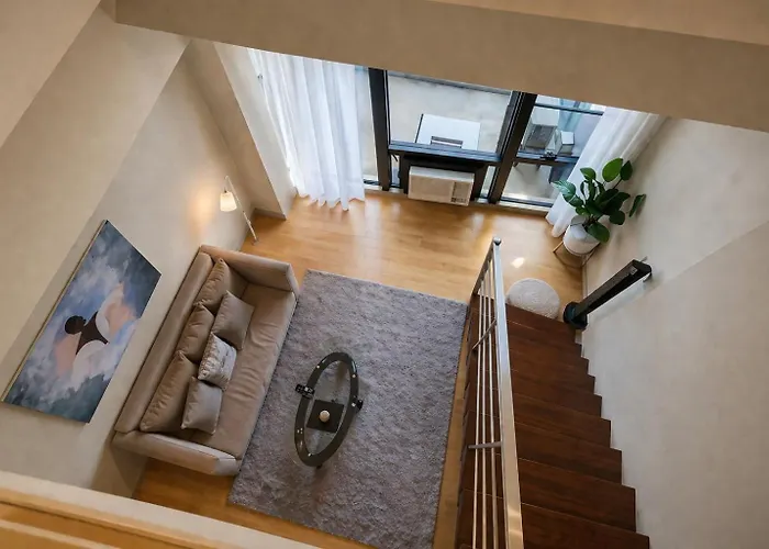 Stunning Loft Rare Find In Makati *